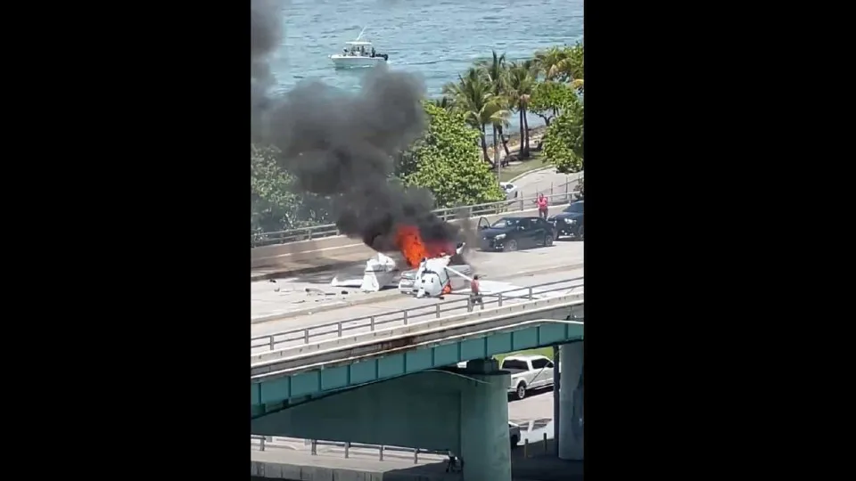 Queda de avioneta em ponte de Miami Beach provoca 1 morto e 6 feridos