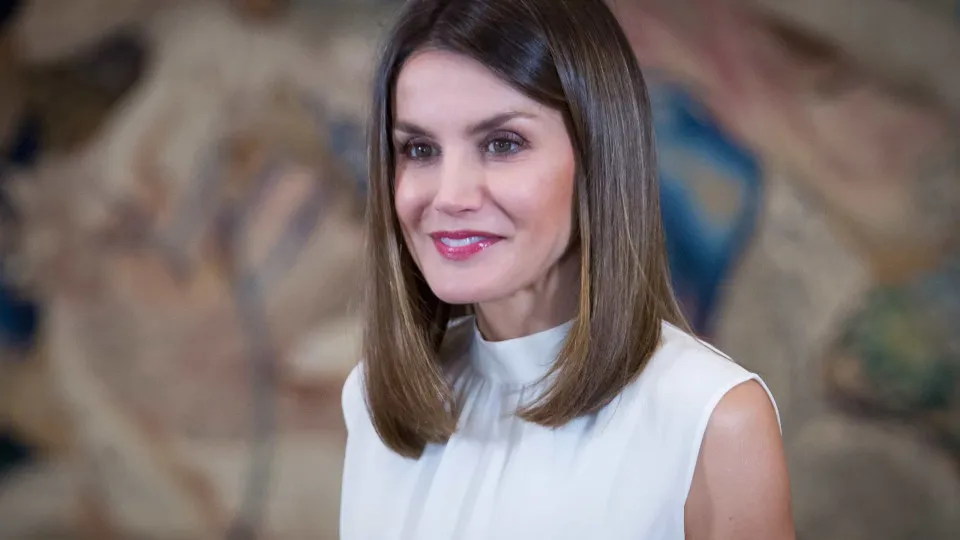 Rainha Letizia deslumbrante em jantar de gala no Palácio Real