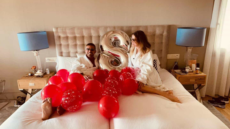 Antonio Banderas celebra oito anos de namoro