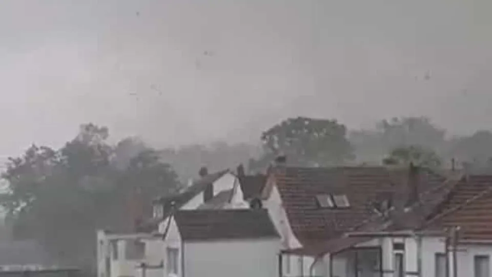 Pelo menos um morto e dezenas de feridos em tornado na Alemanha