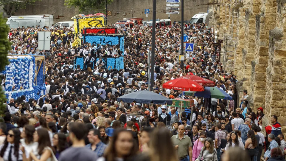 Doze toneladas de resíduos recolhidas no cortejo da Queima de Coimbra