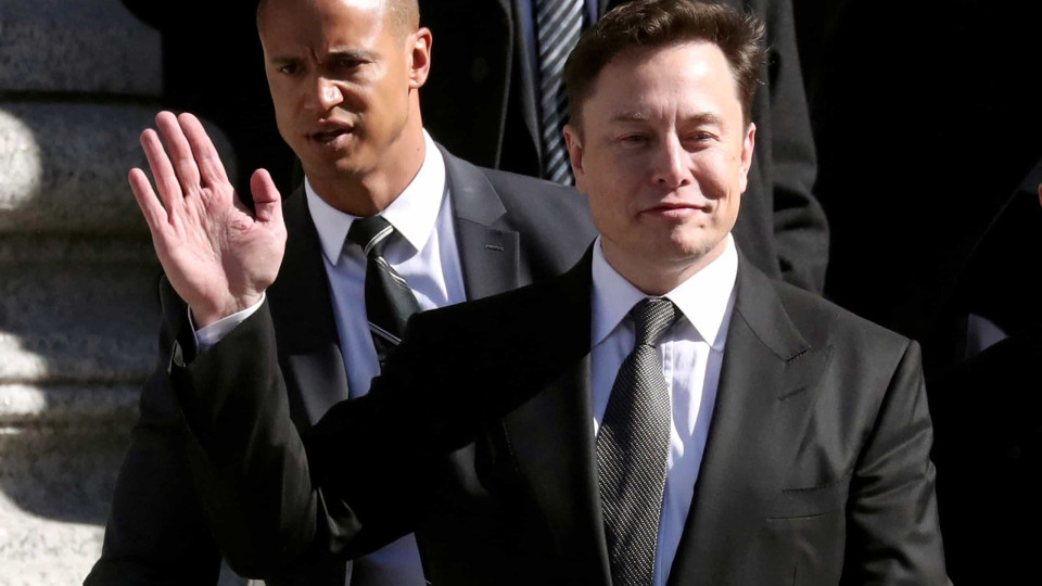 Musk vs. AOC. "Em que confiam mais?", pergunta empresário em sondagem