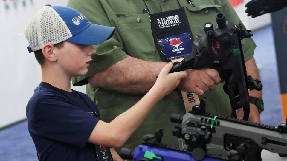 Associação Nacional de Armas. Convenção começa, mas com manifestações