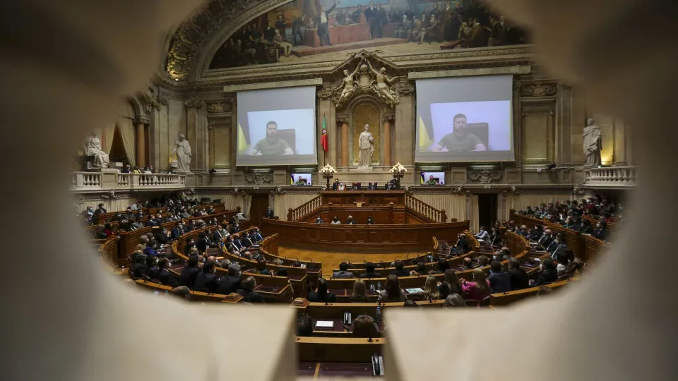 PCP, PAN e Livre acusam PS de acentuar desigualdades no trabalho