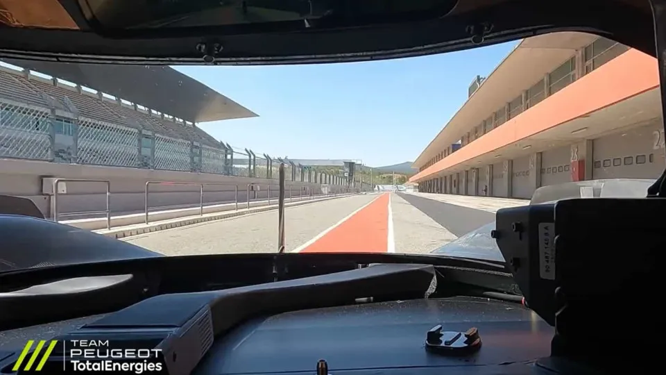 O que vale o novo Peugeot 9X8? Veja-o em ação no circuito de Portimão