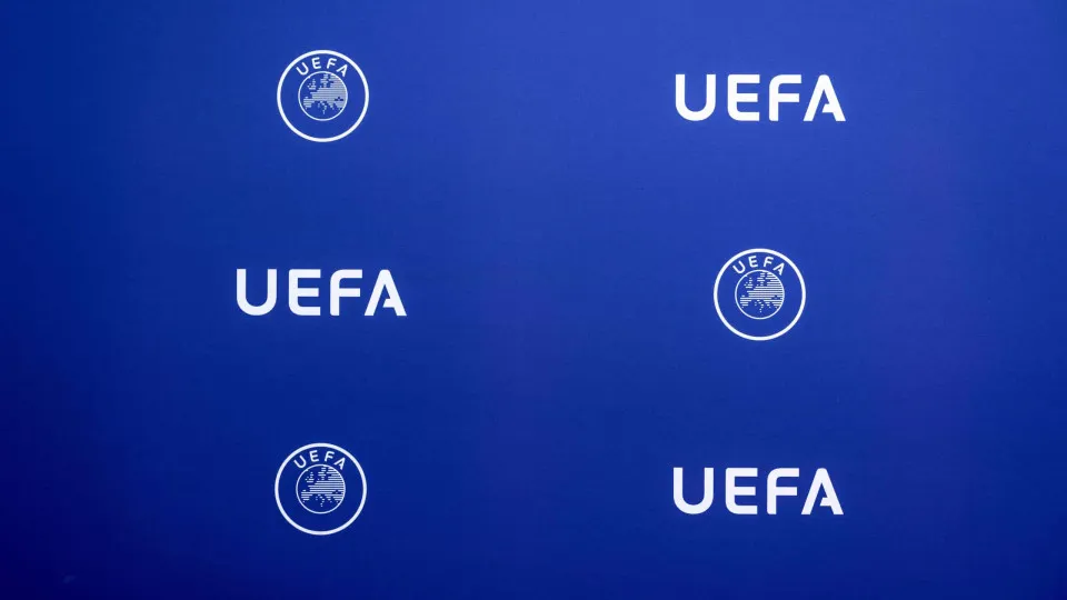 UEFA aprova jogos de Barcelona e AC Milan no estrangeiro, mas deixa aviso
