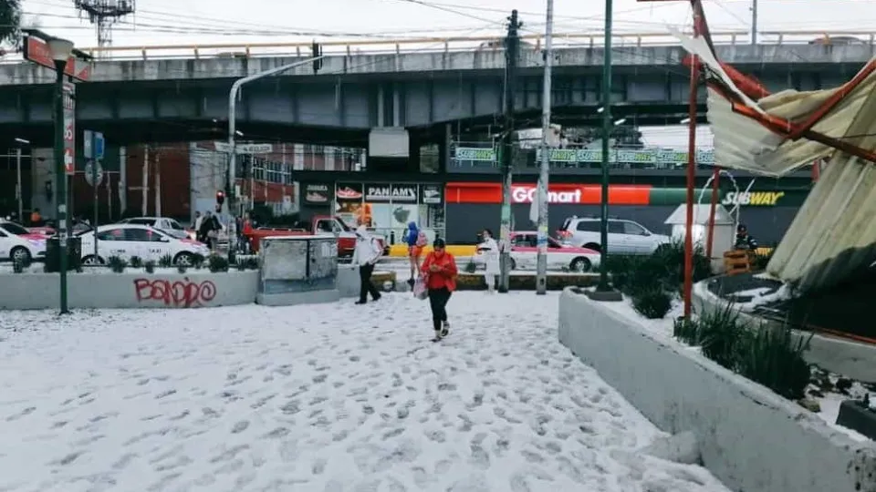 Cidade do México ficou coberta de branco após tempestade de granizo