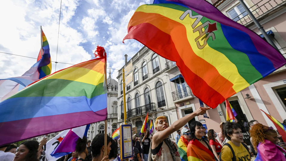 Política domina marchas pelo Orgulho LGTBI+ em Madrid, Barcelona e Málaga