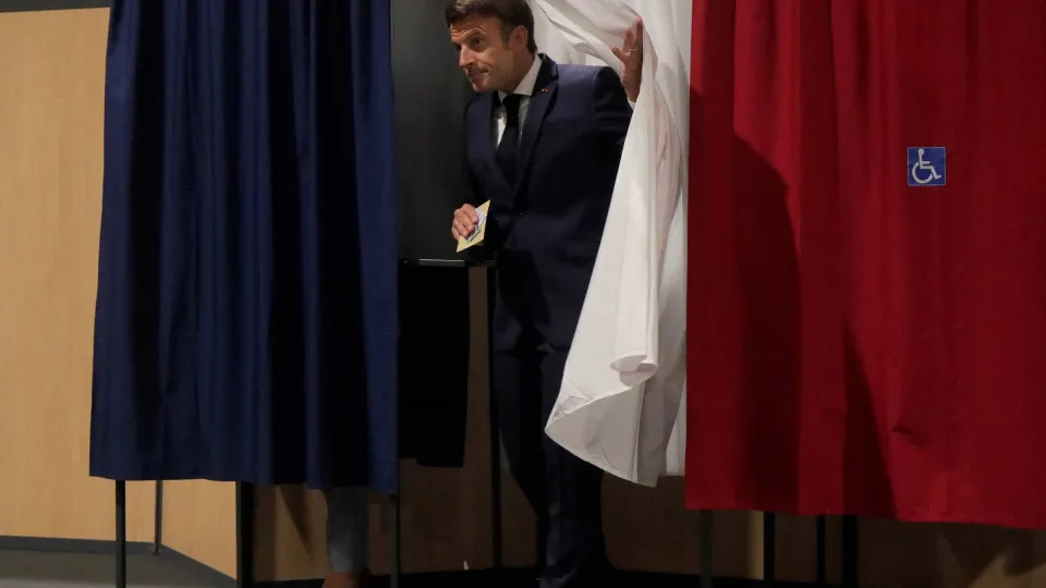 Partido de Emmanuel Macron quer inscrever direito à IVG na Constituição