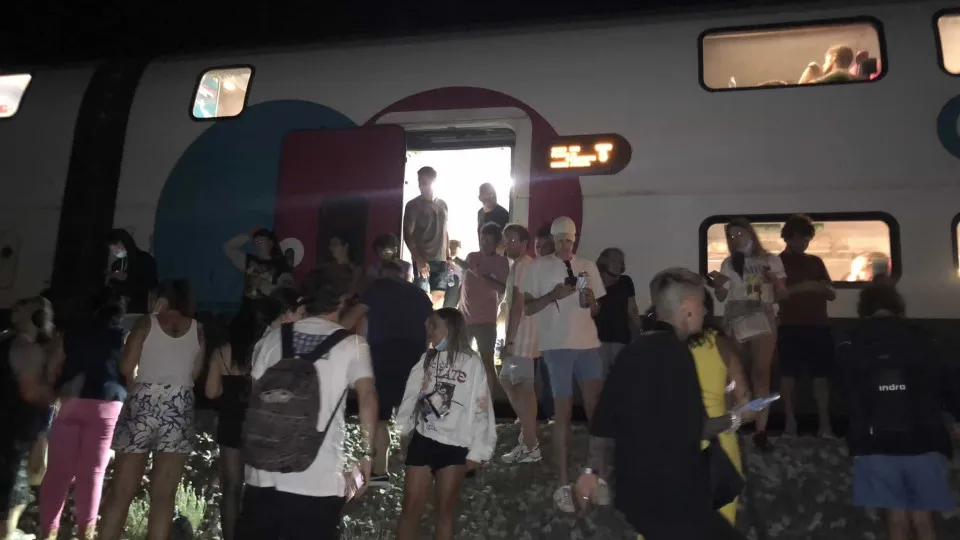 Avaria em comboio em Espanha deixa passageiros retidos várias horas