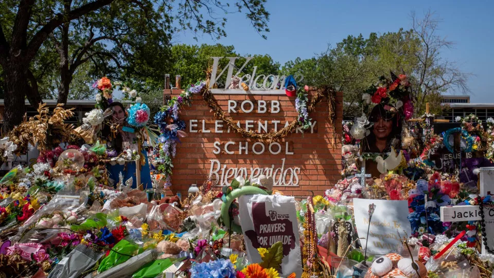 Relatório revela "erros sistémicos" no massacre em escola de Uvalde