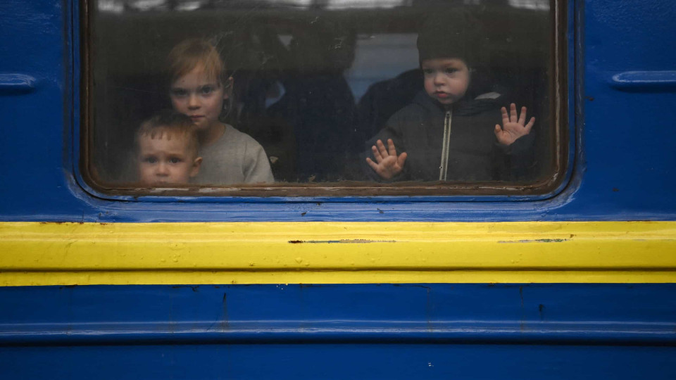 Ucrânia. Direitos de crianças deslocadas na UE por respeitar, diz estudo