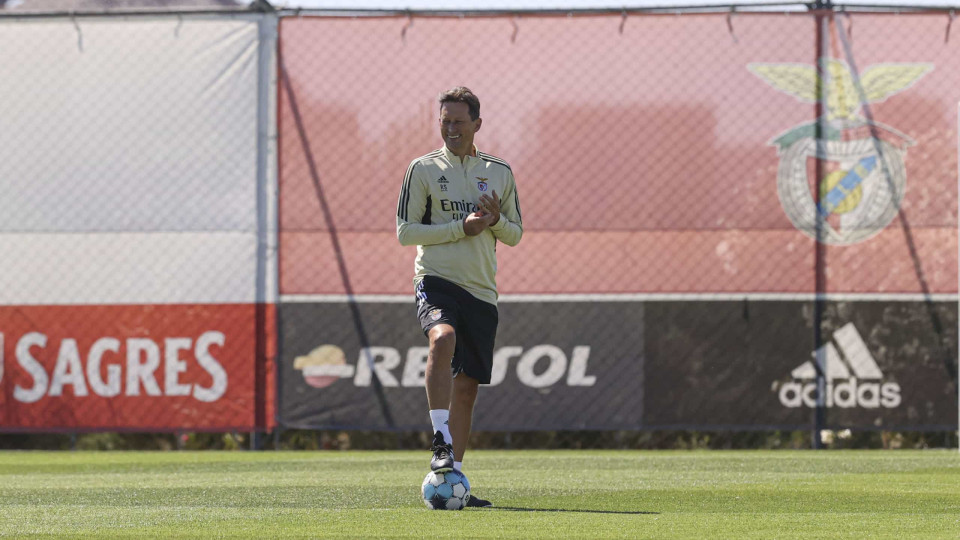 As melhores imagens do primeiro treino de Roger Schmidt no Benfica