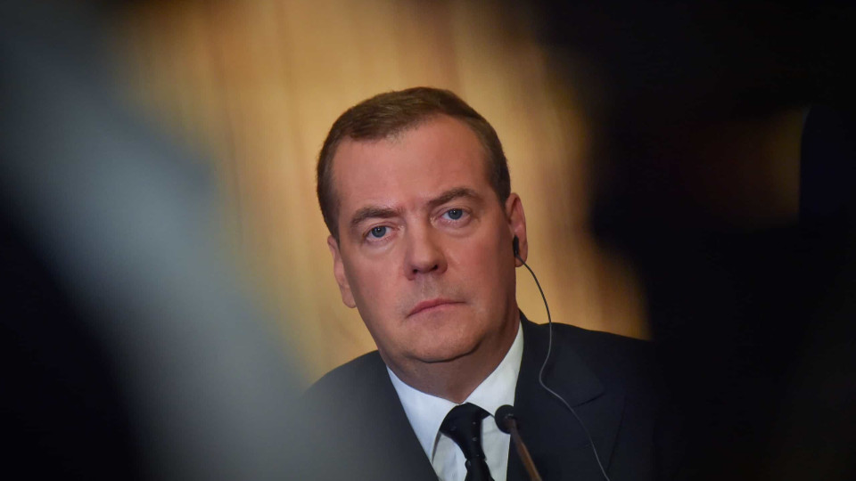 Enviar caças a Kyiv? Medvedev responde a Boris, "jornalista despenteado"