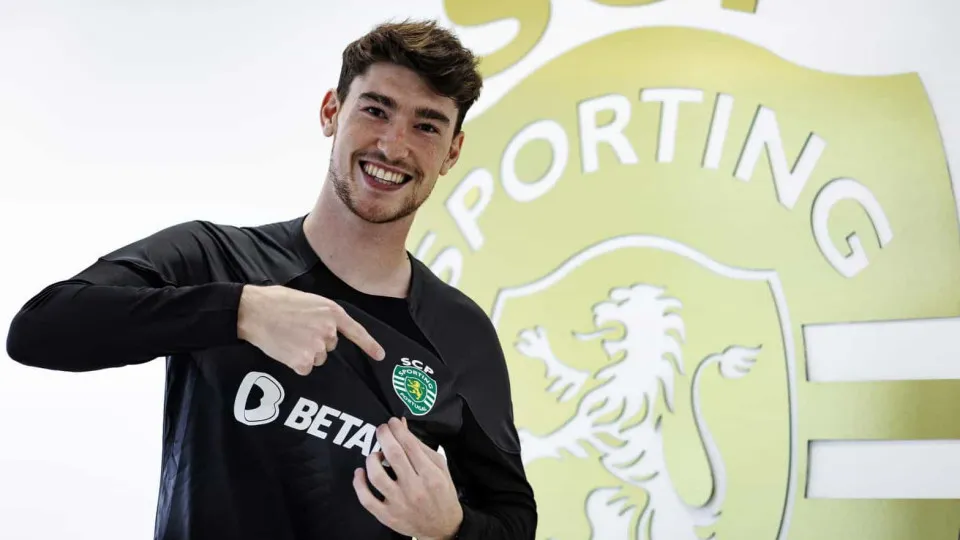 Oficial: Franco Israel assina pelo Sporting
