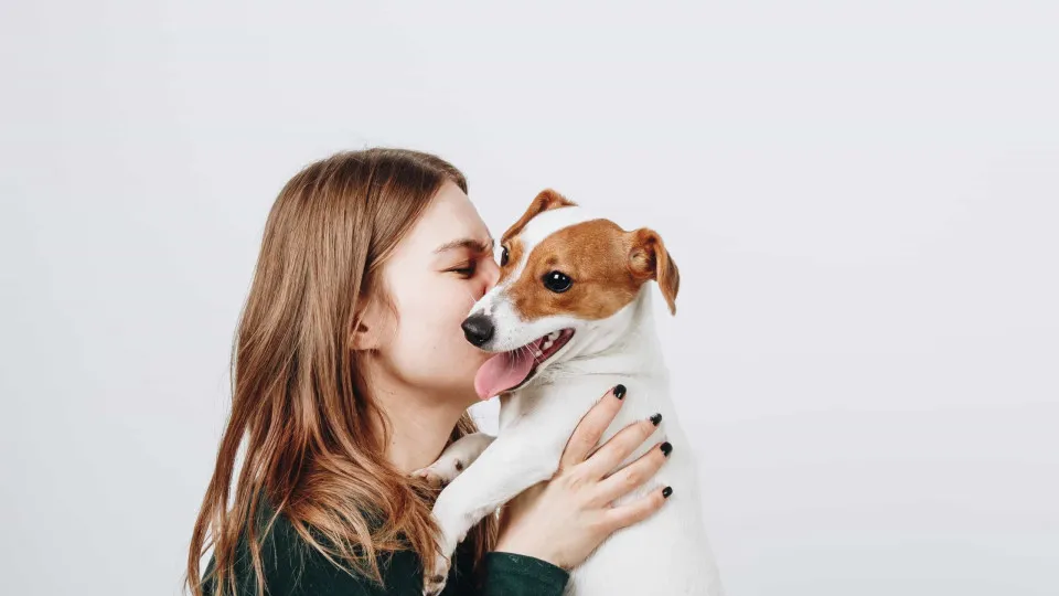Pessoas com animais de estimação são mais felizes, diz estudo