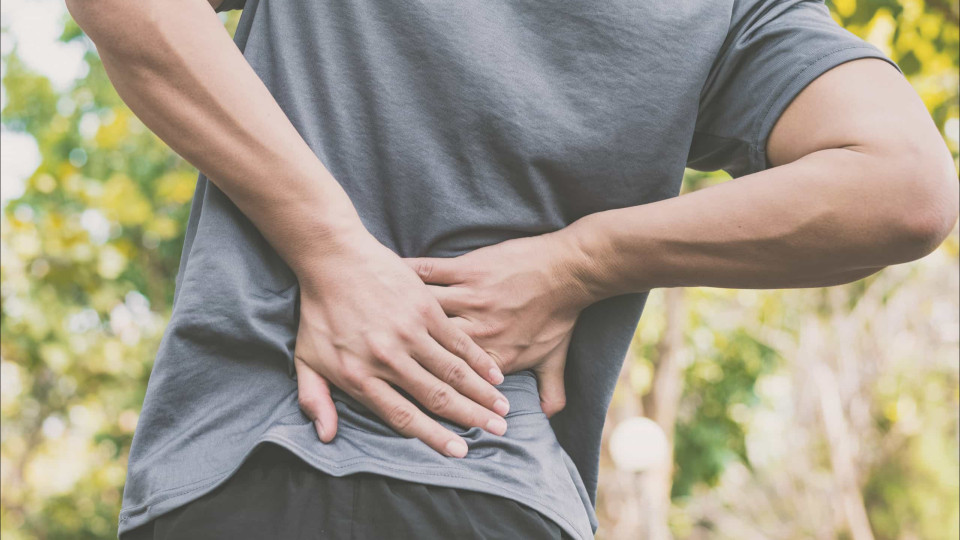 OMS emite orientações sobre tratamento da dor nas costas