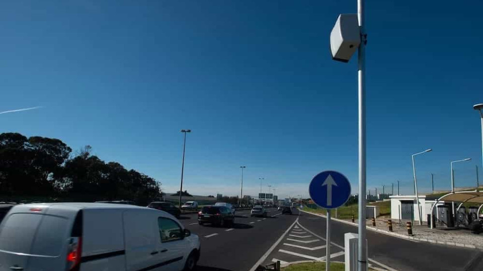 A forma infalível de identificar um radar de velocidade