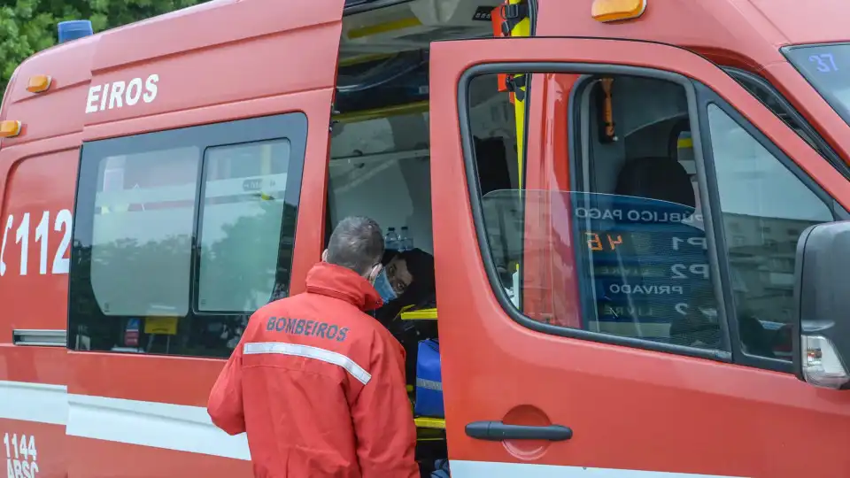 Casal de idosos gravemente ferido em colisão rodoviária em Bragança