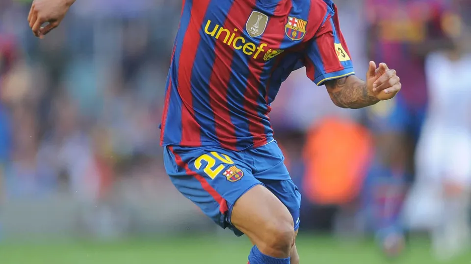 BARCELONA, SPAIN - APRIL 24: Jeffren Suarez of Barcelona controls the ball during the La Liga match between Barcelona and Xerez CD at Camp Nou stadium on April 24, 2010 in Barcelona, Spain.  (Photo by Denis Doyle/Getty Images)