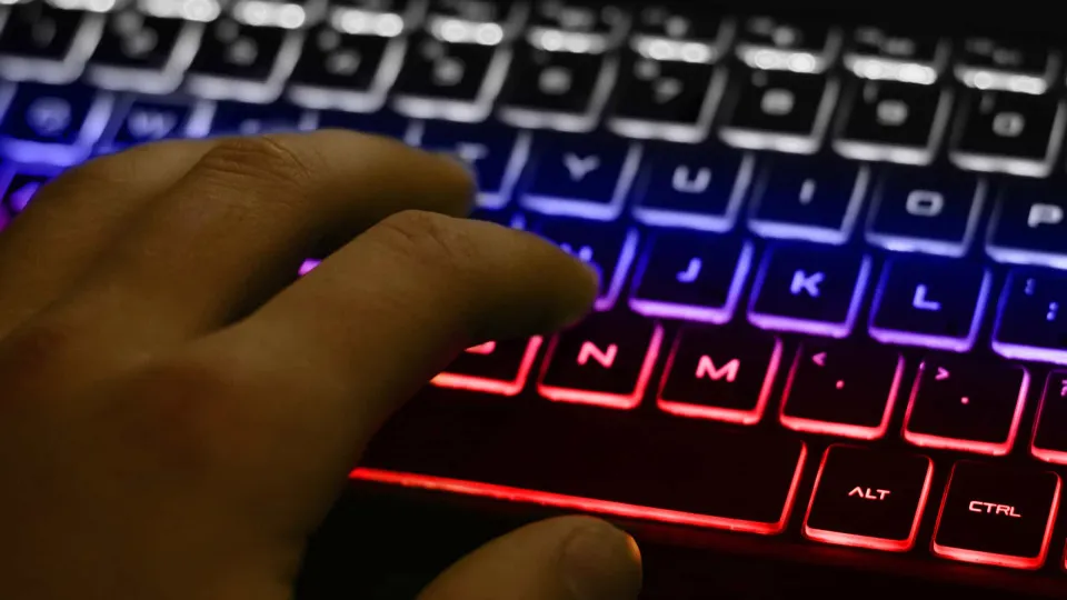 rússia, teclado, hacker, ciberataque