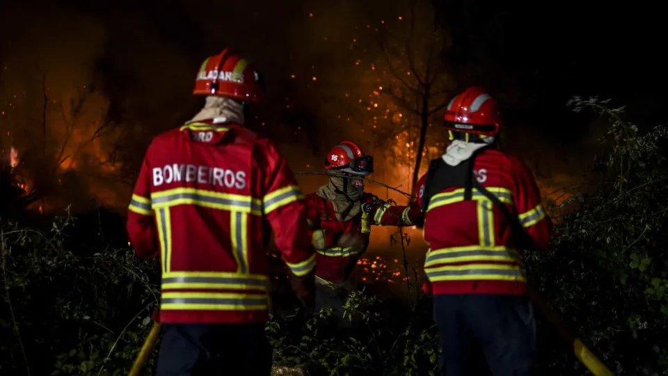 Bombeiros chamam GNR após ameaças enquanto combatiam fogo em Leiria