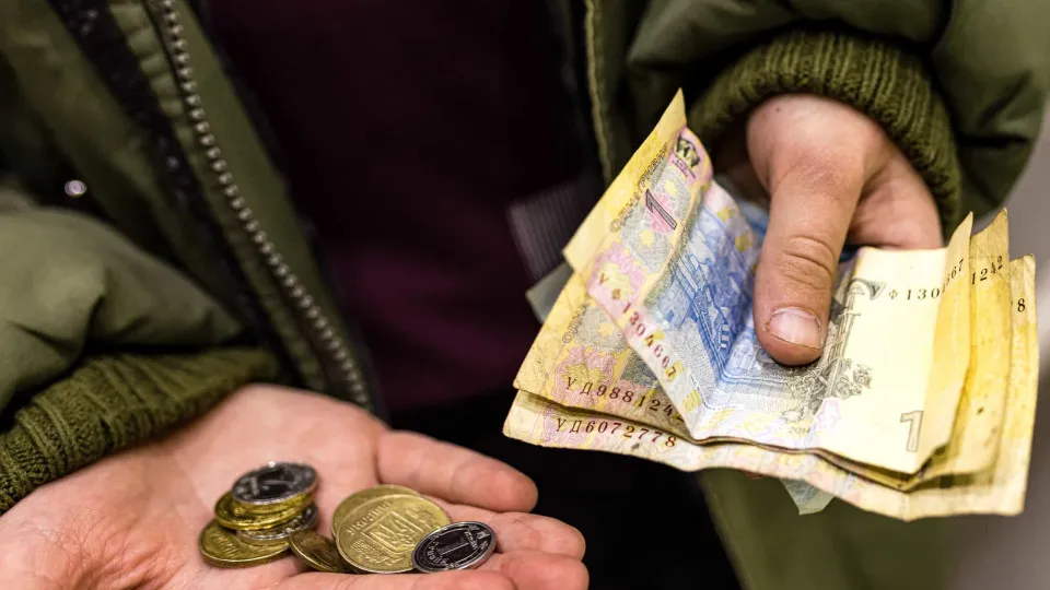 Economia ucraniana luta para se reerguer dois anos depois da invasão