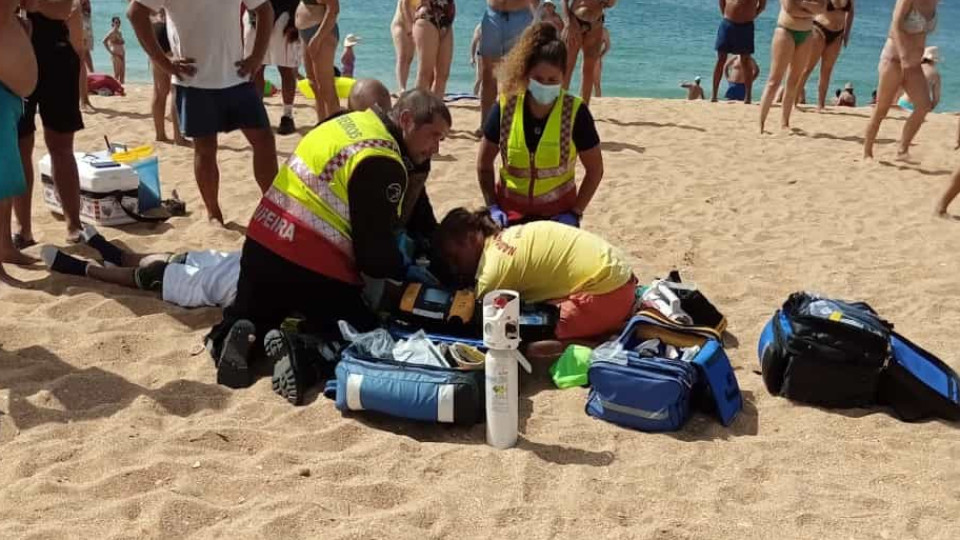 Idoso entrou em paragem cardiorrespiratória na praia dos Pescadores