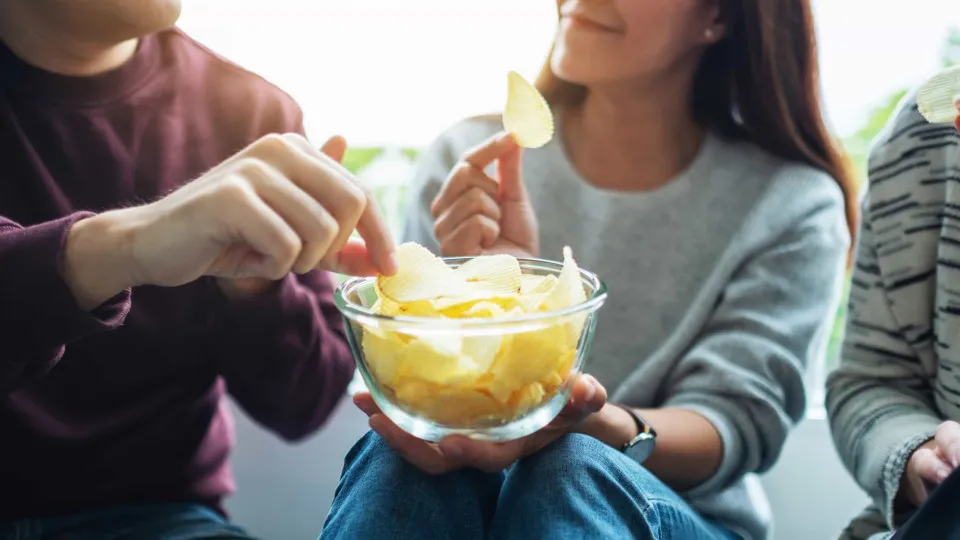Mais de 10 alternativas saudáveis (e crocantes) aos snacks gordurosos