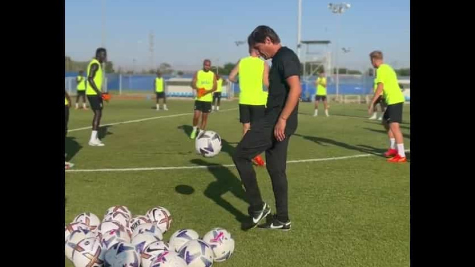 Conte mostrou os dotes com a bola no treino do Tottenham