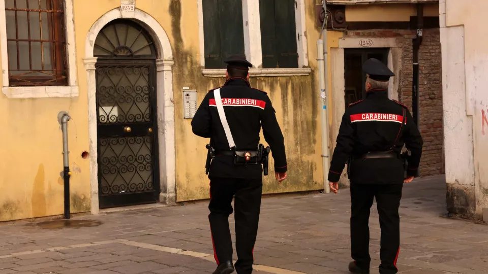 Cinco suspeitos de tráfico de pessoas detidos pela polícia italiana