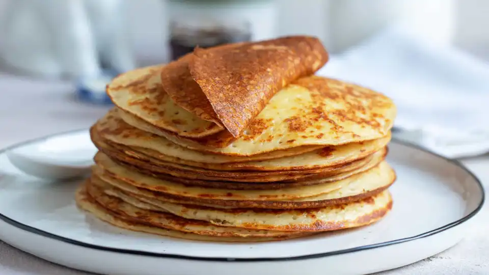 Faça crepes deliciosos com apenas dois ingredientes. Eis a receita