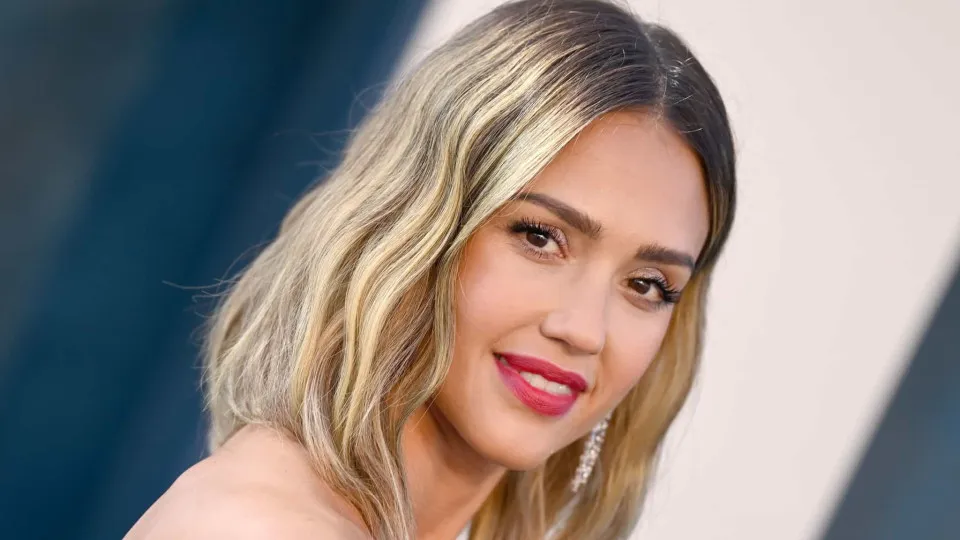 Jessica Alba sobre primeiro dia de escola do filho: "Ainda é meu o bebé"