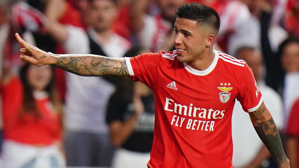 Negócio frenético. Enzo ameaçou e Rui Costa cedeu durante jogo do Benfica