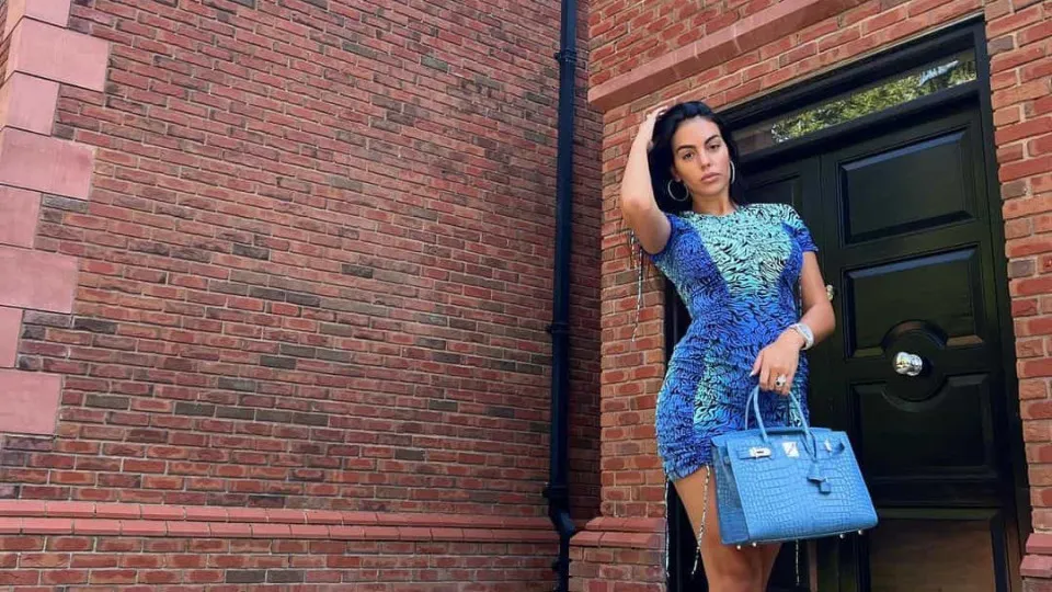 Sexy em tons de azul! Georgina Rodríguez arrasadora com look sensual