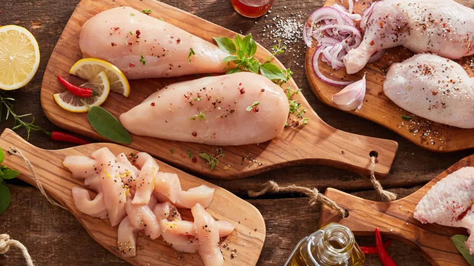 Os erros mais comuns que está a fazer quando compra e guarda frango