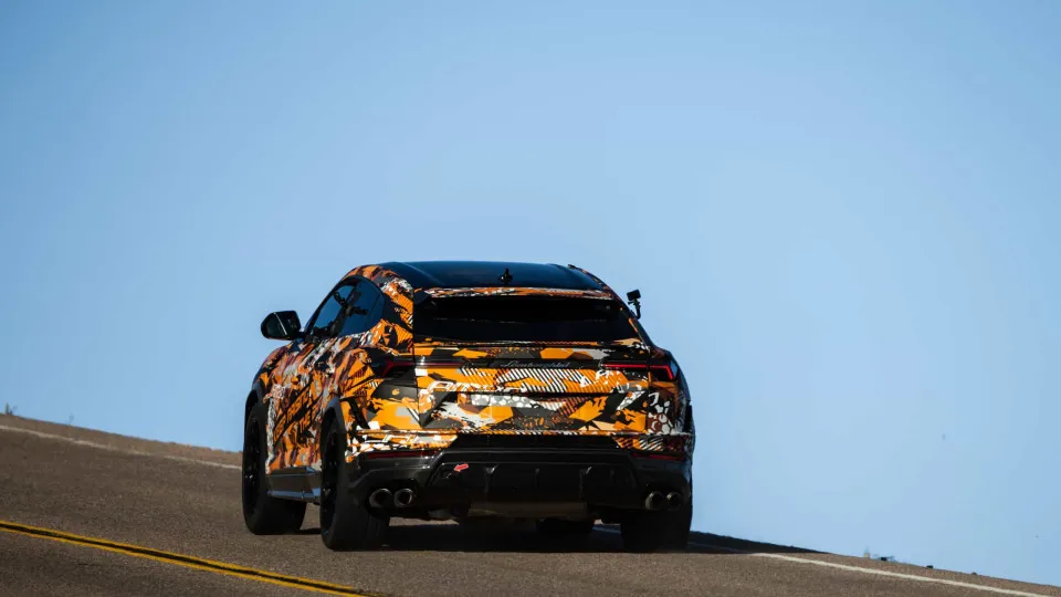 O vídeo do novo Lamborghini Urus a bater o recorde de Pikes Peak