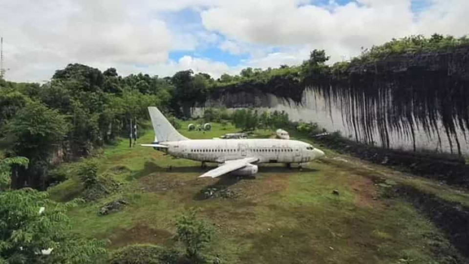 O mistério do Boeing 737 abandonado em Bali. Não se sabe como lá chegou