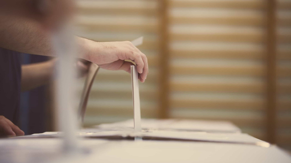 Referendos são vinculativos se votarem "mais de metade dos eleitores"