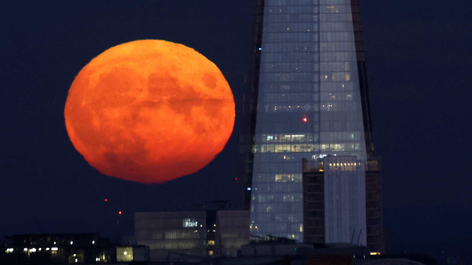 Já olhou para o céu?  Veja aqui as fotos da última superlua do ano