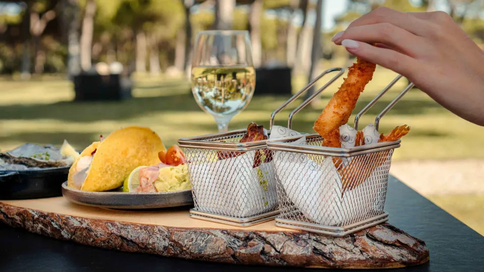 Tapas e mergulhos. Aceita o convite do Sheraton Cascais Resort?
