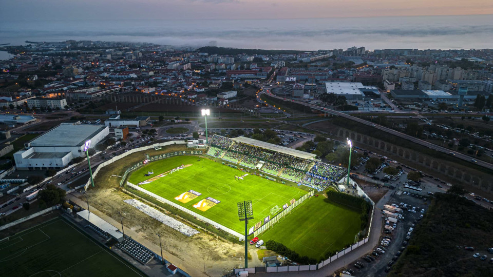 Vão acabar os jogos da liga portuguesa às 21h15 em dias de semana