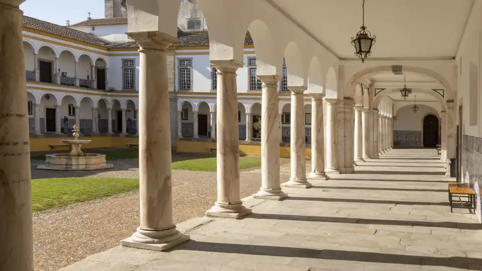 Curso de Medicina? Universidade de Évora saúda "empenho e interesse"