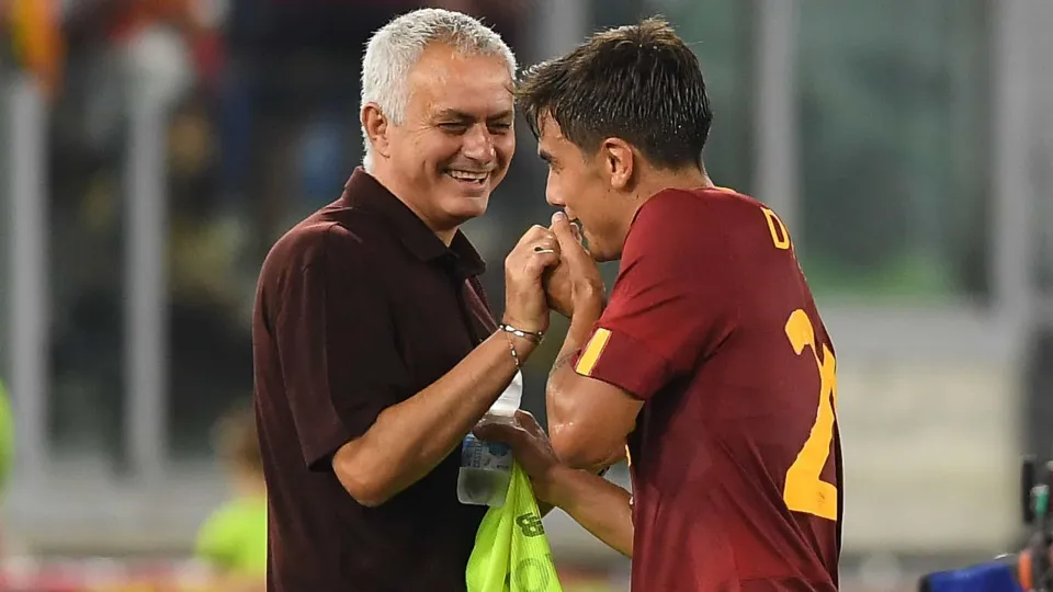 Dybala lembra apelo de Mourinho antes de 'nega' à Arábia: "Não podia..."