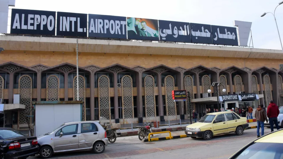 Ataque israelita com mísseis provoca danos no aeroporto de Aleppo