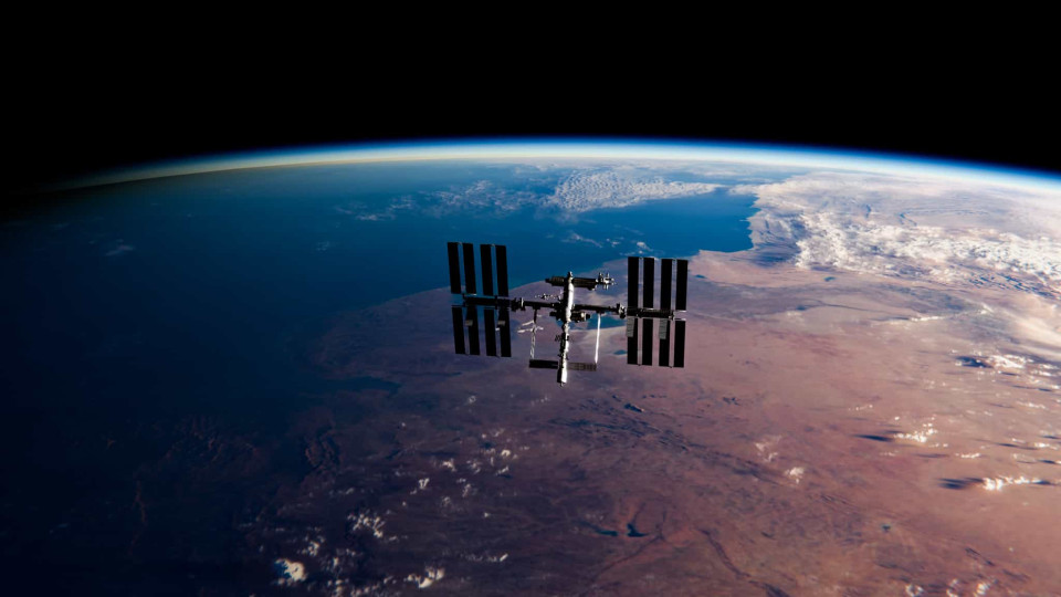 Satélite obriga astronautas a procurar abrigo na Estação Espacial