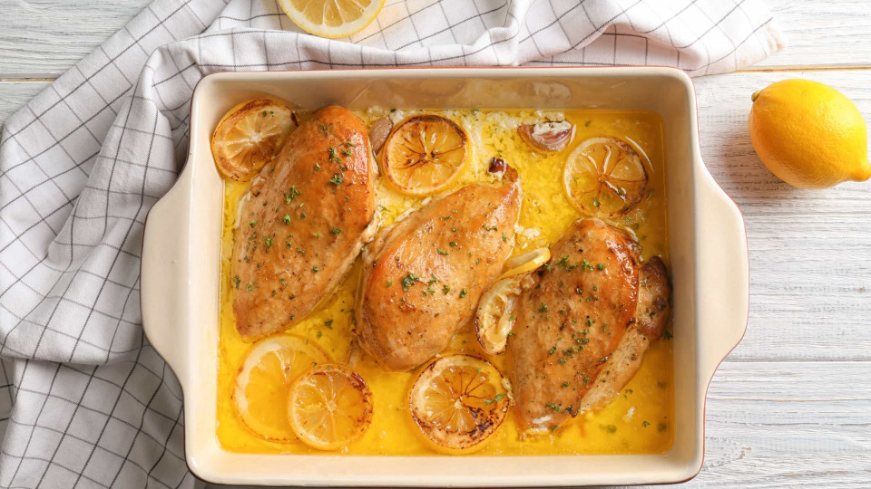 Roasted chicken with lemon, a simple dish full of flavor