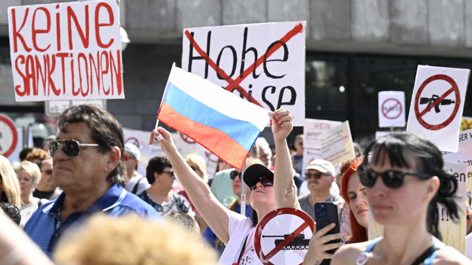 Diáspora russa na Alemanha manifesta-se contra apoio à Ucrânia