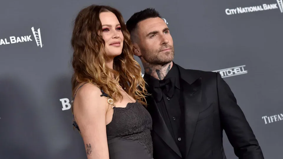 Adam Levine e Behati Prinsloo vão ser pais pela terceira vez