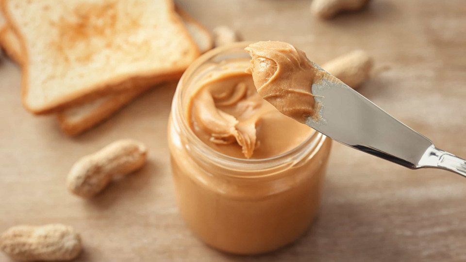 Afinal, onde é que deve guardar a manteiga de amendoim depois de aberta? 